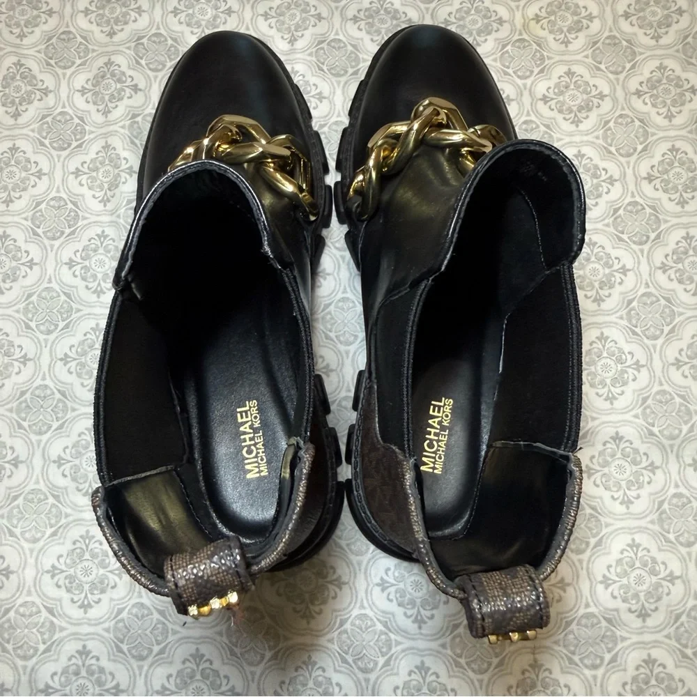 MICHAEL MICHAEL KORS Women's Scarlett Lug Sole Chain Chelsea Booties Size 8.5